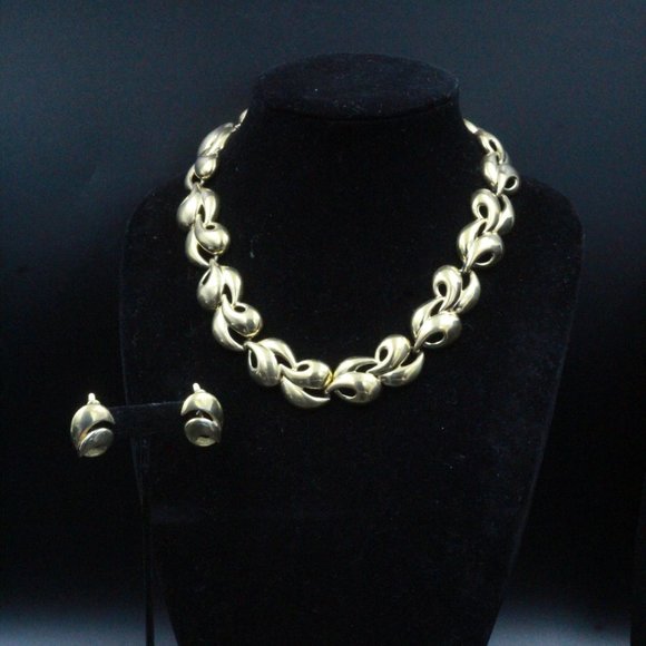 Trifari TM Gold Tone Modernist Choker Collar Link Necklace Set - Picture 4 of 9